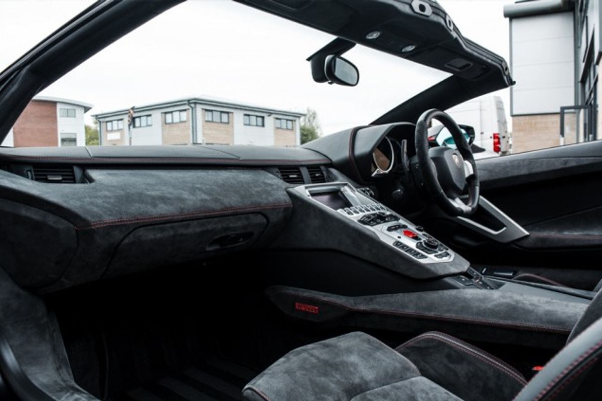 LAMBORGHINI AVENTADOR CONVERTIBLE 6.5 LP 700-4 ROADSTER 2DR SEMI AUTOMATIC