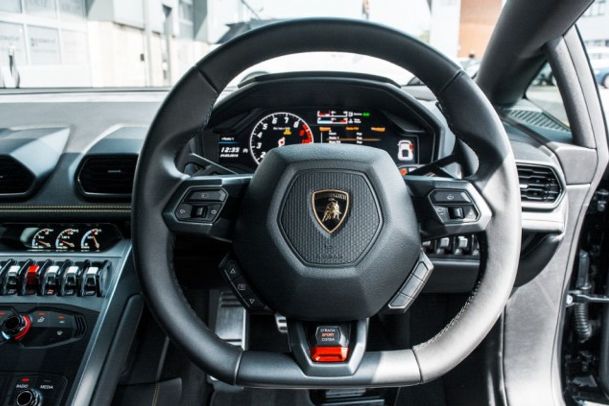 LAMBORGHINI HURACAN COUPE 5.2 LP 610-4 2DR SEMI AUTOMATIC