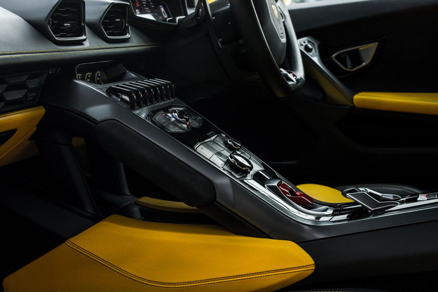 LAMBORGHINI HURACAN COUPE 5.2 LP 610-4 2DR SEMI AUTOMATIC
