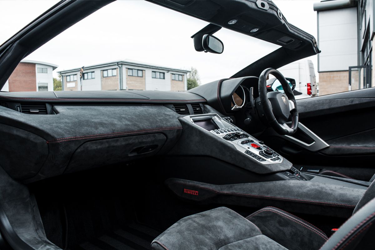 LAMBORGHINI AVENTADOR CONVERTIBLE 6.5 LP 700-4 ROADSTER 2DR SEMI AUTOMATIC