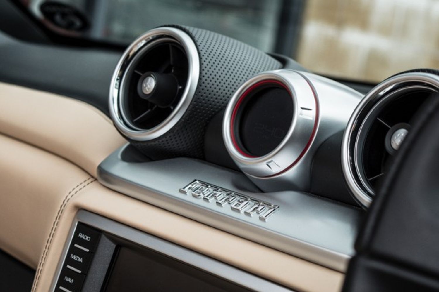 FERRARI CALIFORNIA CONVERTIBLE 3.9 DD 2DR SEMI AUTOMATIC