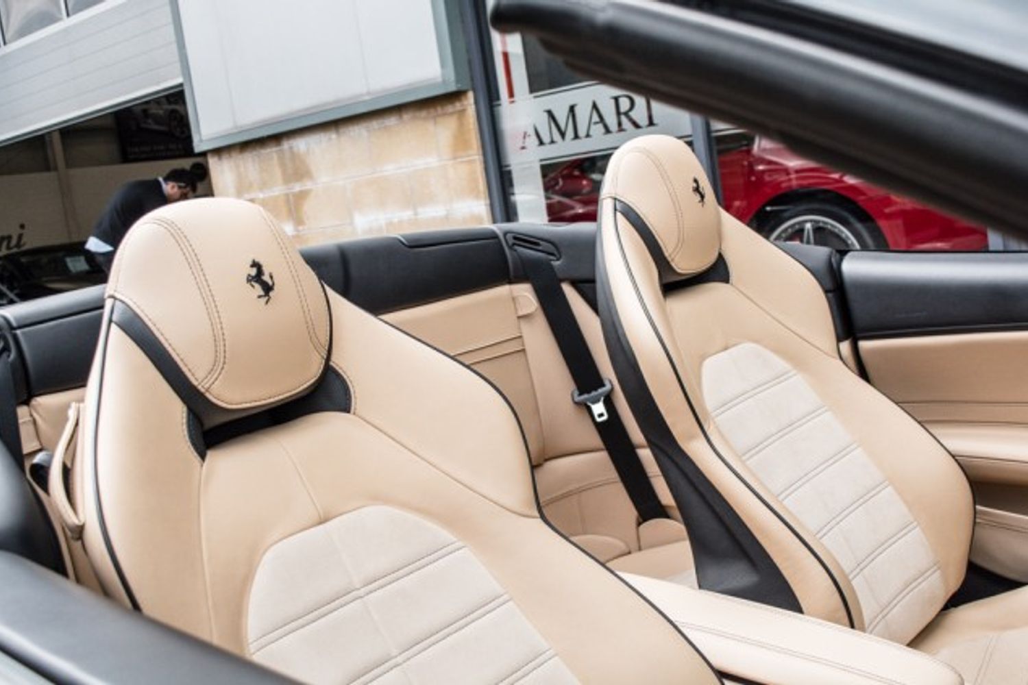 FERRARI CALIFORNIA CONVERTIBLE 3.9 DD 2DR SEMI AUTOMATIC