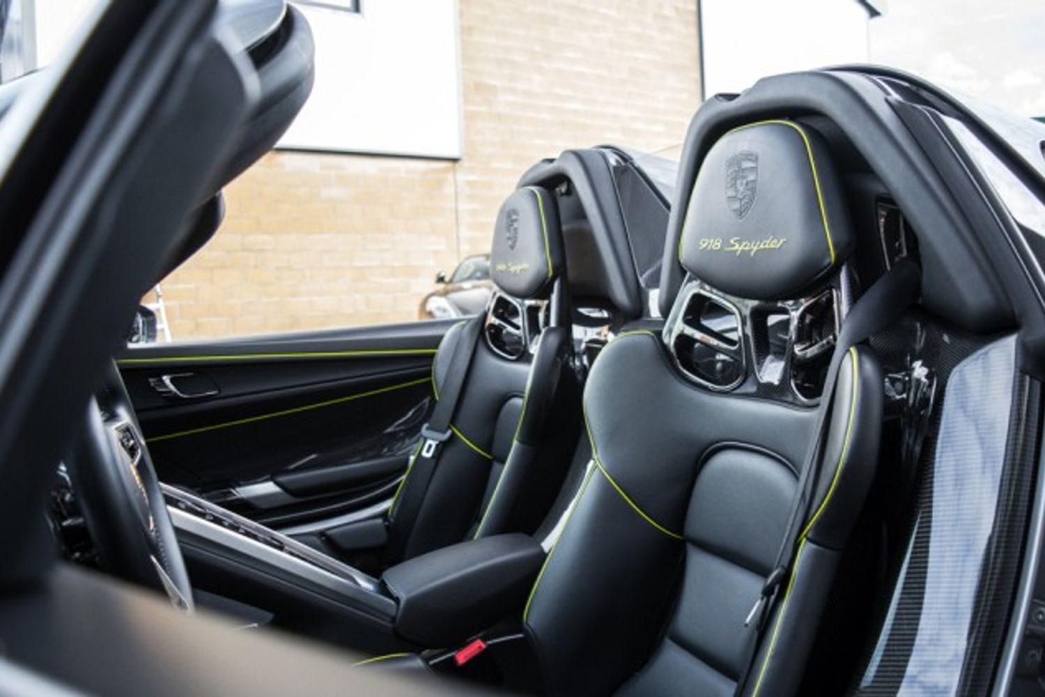 PORSCHE 918 HYBRID ELECTRIC CONVERTIBLE 4.6 SPYDER PDK 2DR SEMI AUTOMATIC