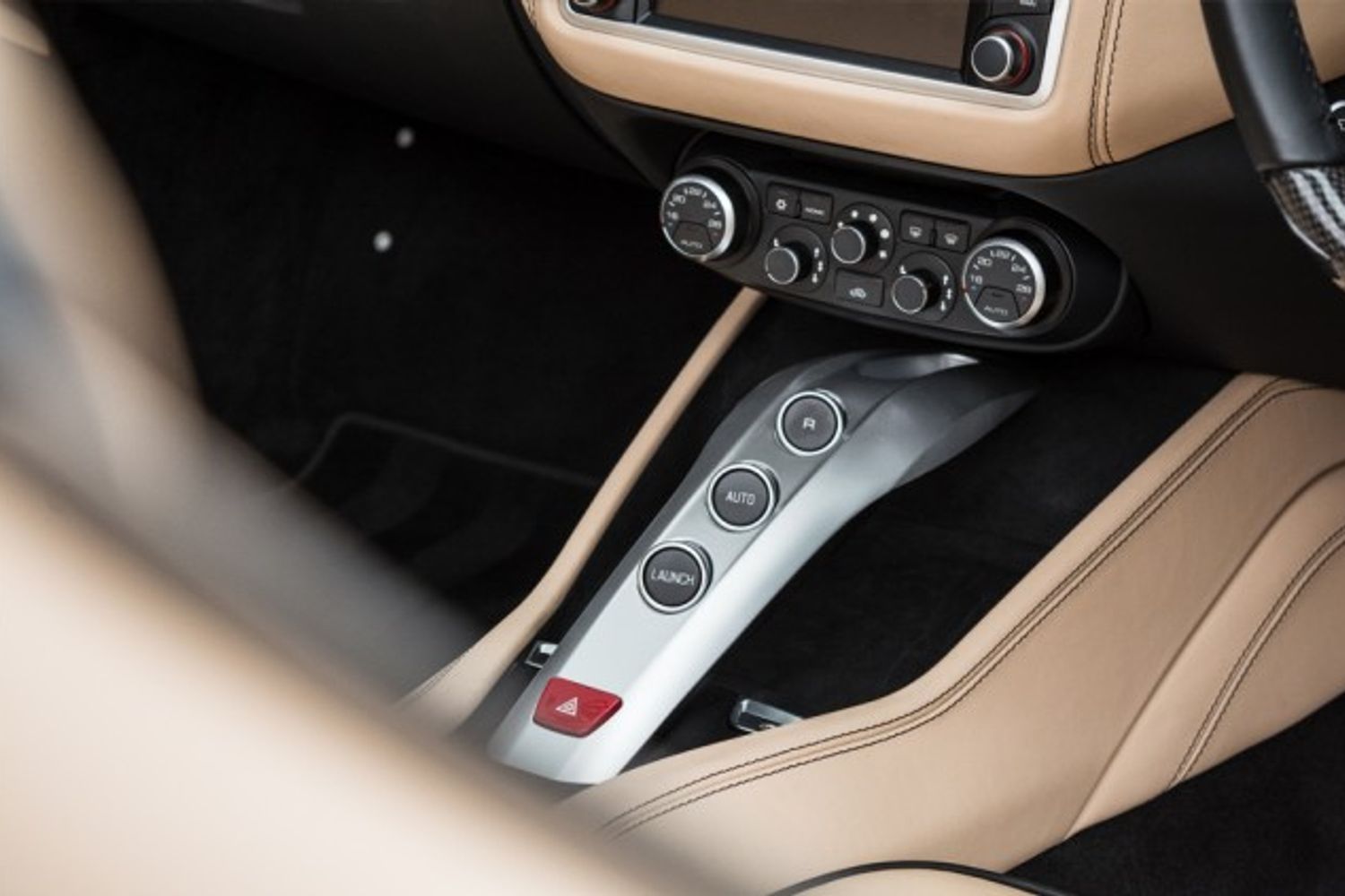 FERRARI CALIFORNIA CONVERTIBLE 3.9 DD 2DR SEMI AUTOMATIC