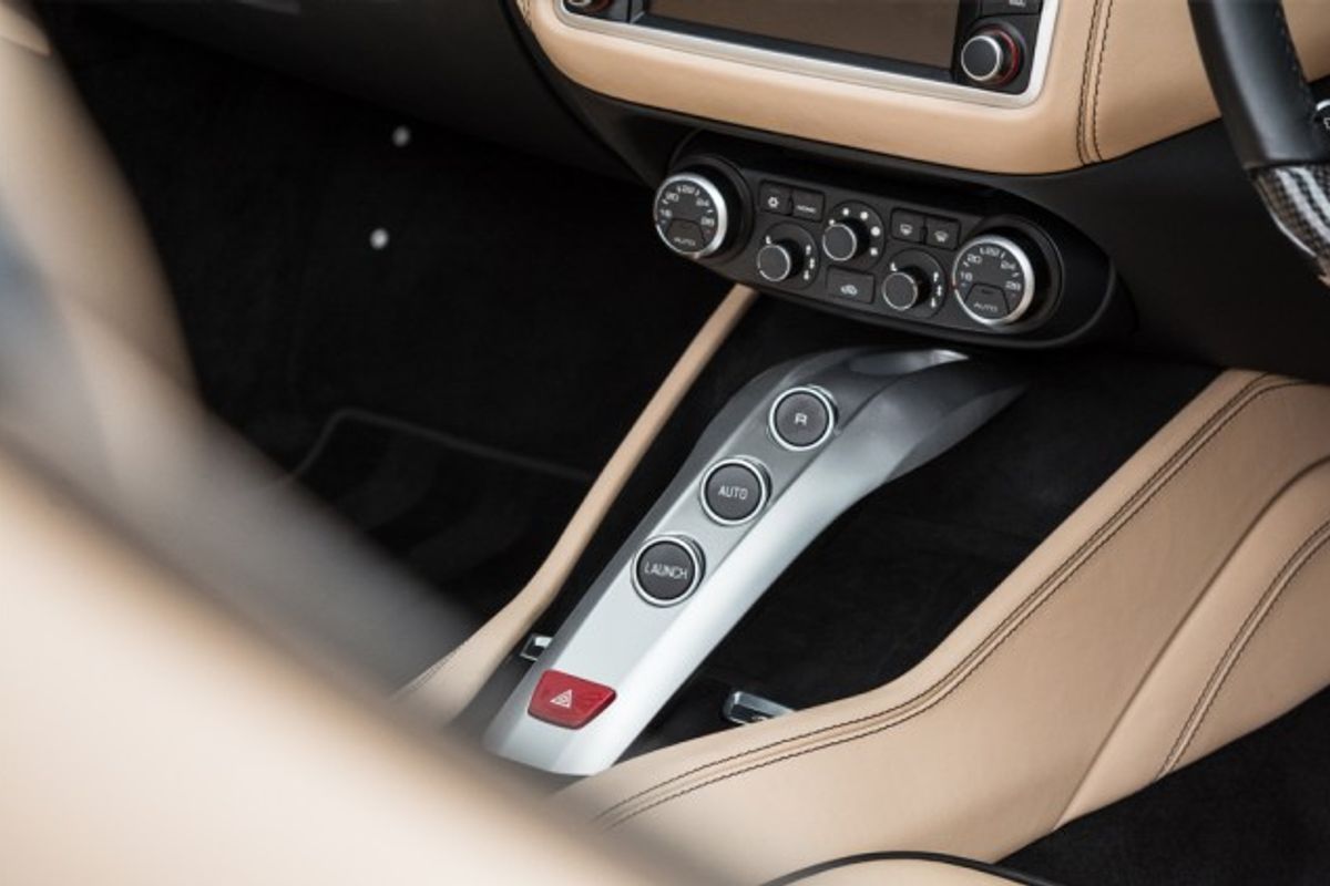 FERRARI CALIFORNIA CONVERTIBLE 3.9 DD 2DR SEMI AUTOMATIC