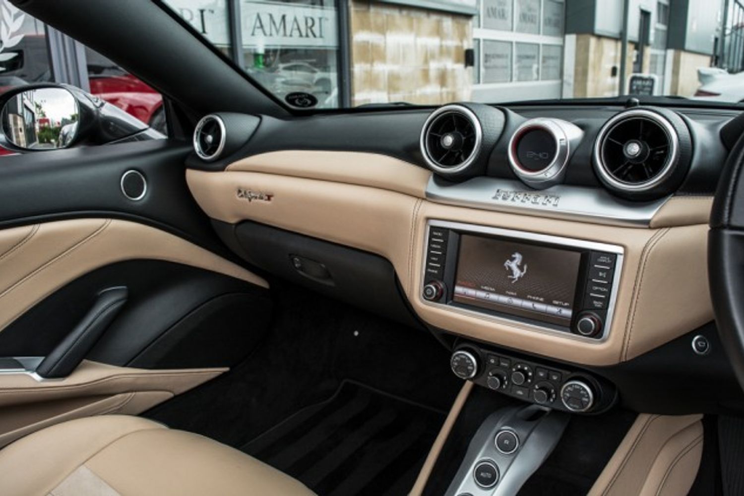 FERRARI CALIFORNIA CONVERTIBLE 3.9 DD 2DR SEMI AUTOMATIC