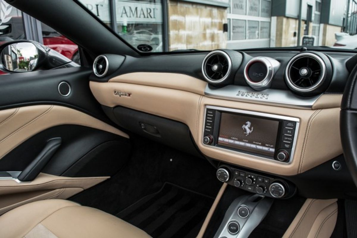 FERRARI CALIFORNIA CONVERTIBLE 3.9 DD 2DR SEMI AUTOMATIC