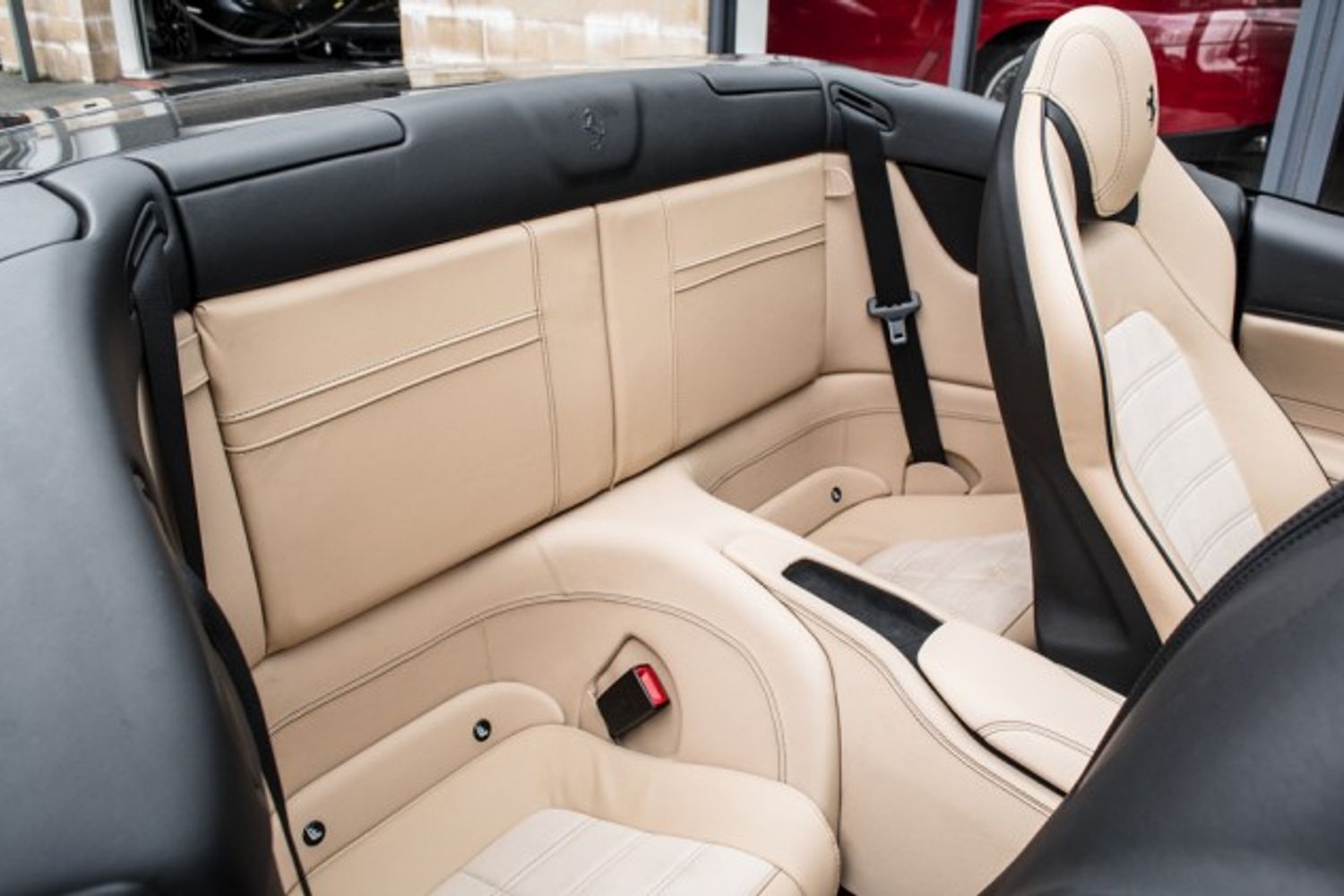 FERRARI CALIFORNIA CONVERTIBLE 3.9 DD 2DR SEMI AUTOMATIC