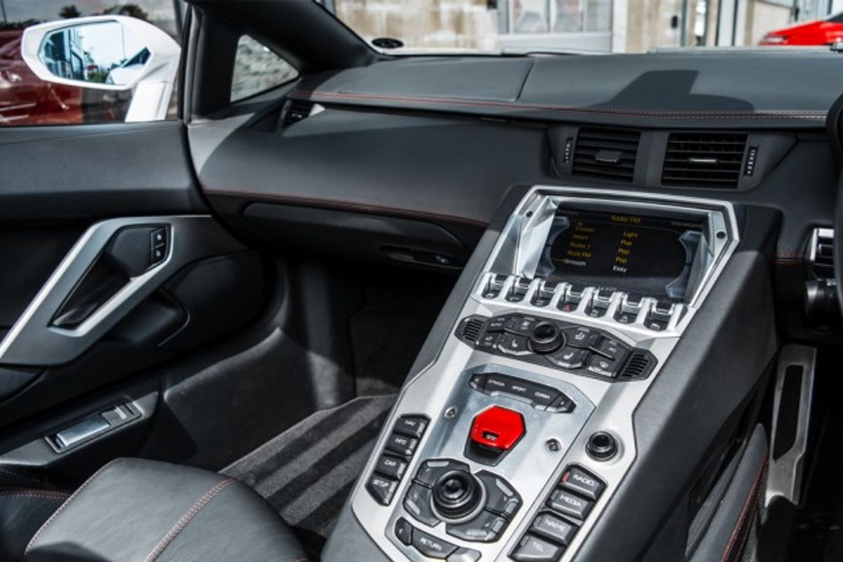 LAMBORGHINI AVENTADOR CONVERTIBLE 6.5 LP 700-4 ROADSTER 2DR SEMI AUTOMATIC