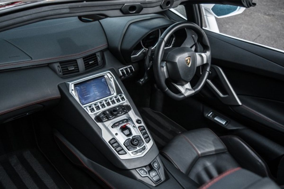 LAMBORGHINI AVENTADOR CONVERTIBLE 6.5 LP 700-4 ROADSTER 2DR SEMI AUTOMATIC