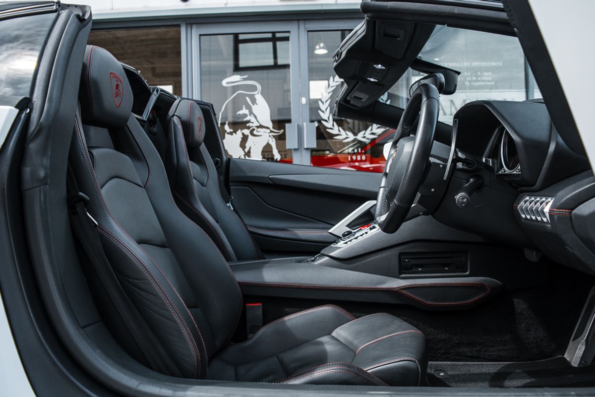 LAMBORGHINI AVENTADOR CONVERTIBLE 6.5 LP 700-4 ROADSTER 2DR SEMI AUTOMATIC
