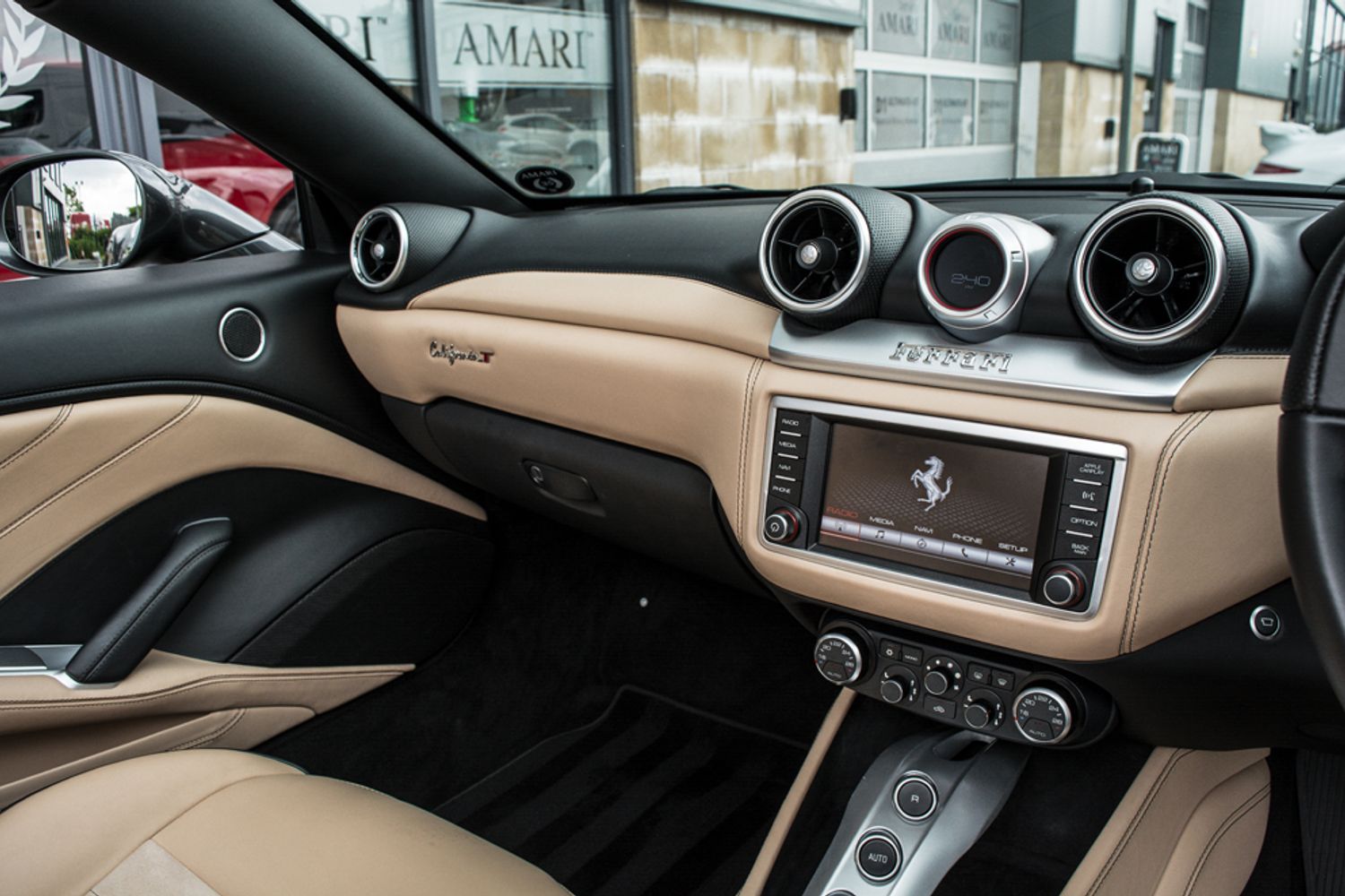 FERRARI CALIFORNIA CONVERTIBLE 3.9 DD 2DR SEMI AUTOMATIC