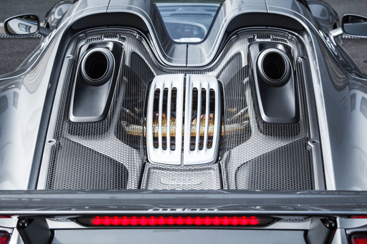 PORSCHE 918 HYBRID ELECTRIC CONVERTIBLE 4.6 SPYDER PDK 2DR SEMI AUTOMATIC