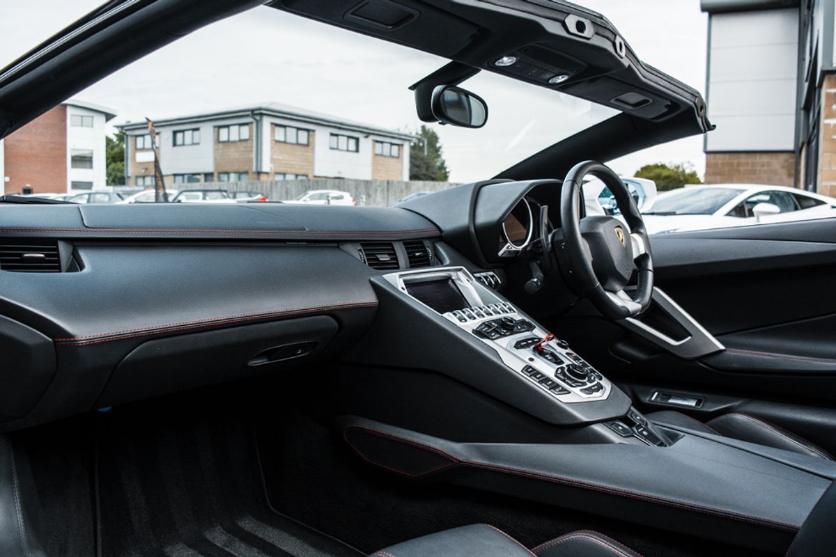 LAMBORGHINI AVENTADOR CONVERTIBLE 6.5 LP 700-4 ROADSTER 2DR SEMI AUTOMATIC