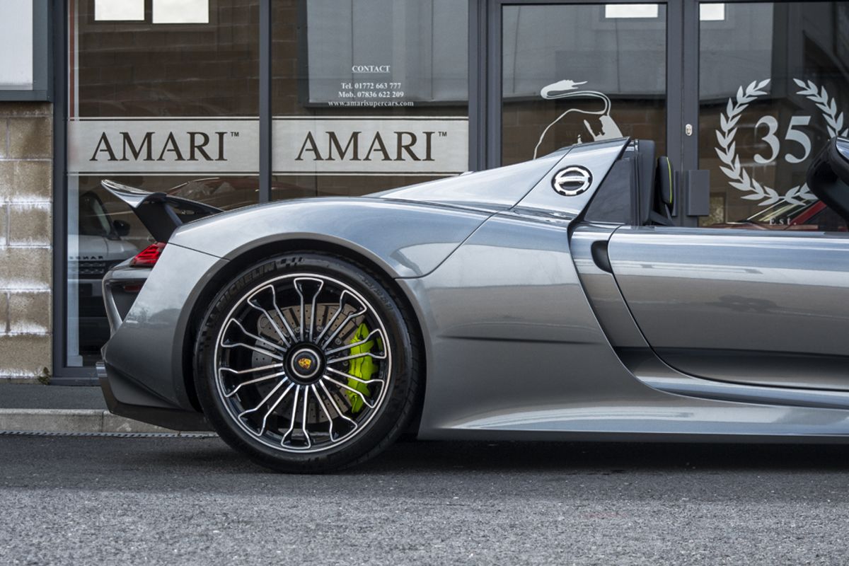 PORSCHE 918 HYBRID ELECTRIC CONVERTIBLE 4.6 SPYDER PDK 2DR SEMI AUTOMATIC