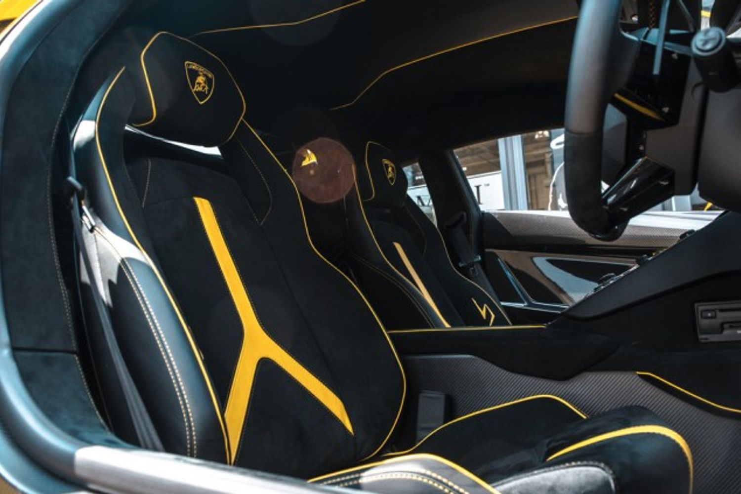 LAMBORGHINI AVENTADOR COUPE 6.5 LP 750-4 SUPERVELOCE 2DR SEMI AUTOMATIC