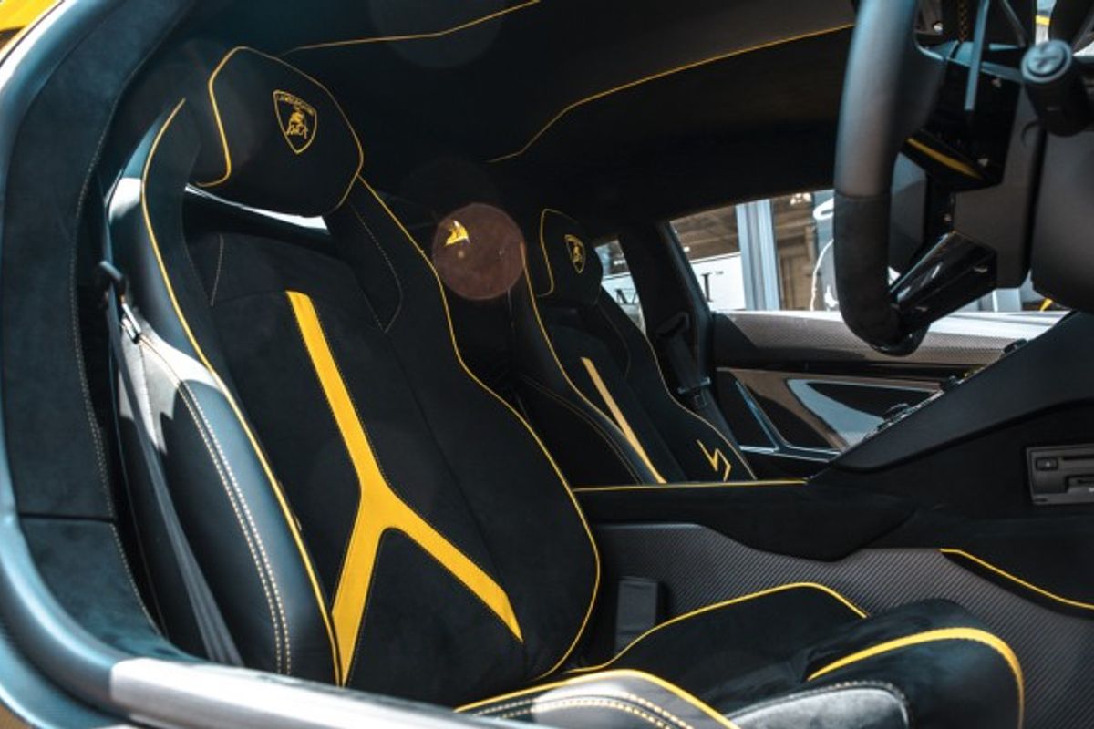 LAMBORGHINI AVENTADOR COUPE 6.5 LP 750-4 SUPERVELOCE 2DR SEMI AUTOMATIC