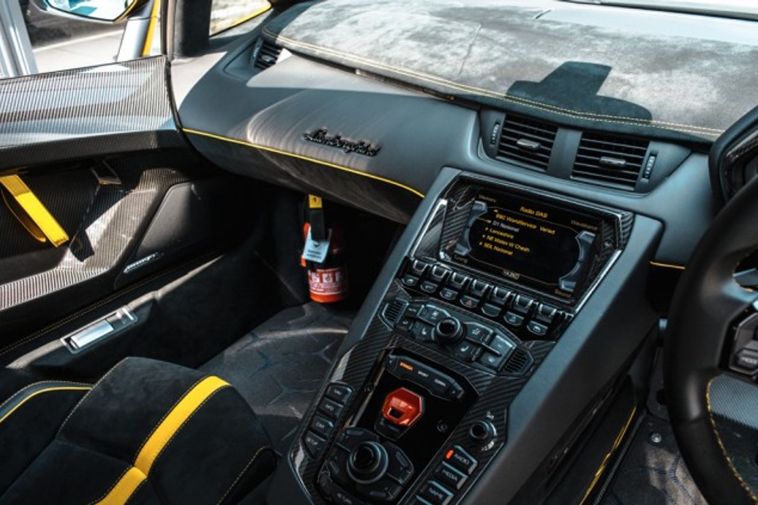 LAMBORGHINI AVENTADOR COUPE 6.5 LP 750-4 SUPERVELOCE 2DR SEMI AUTOMATIC