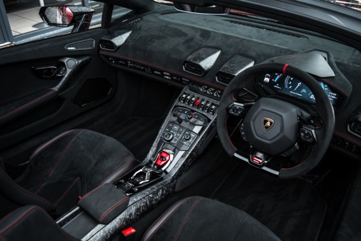 LAMBORGHINI HURACAN CONVERTIBLE 5.2 LP 640-4 PERFORMANTE SPYDER 2DR SEMI AUTOMATIC
