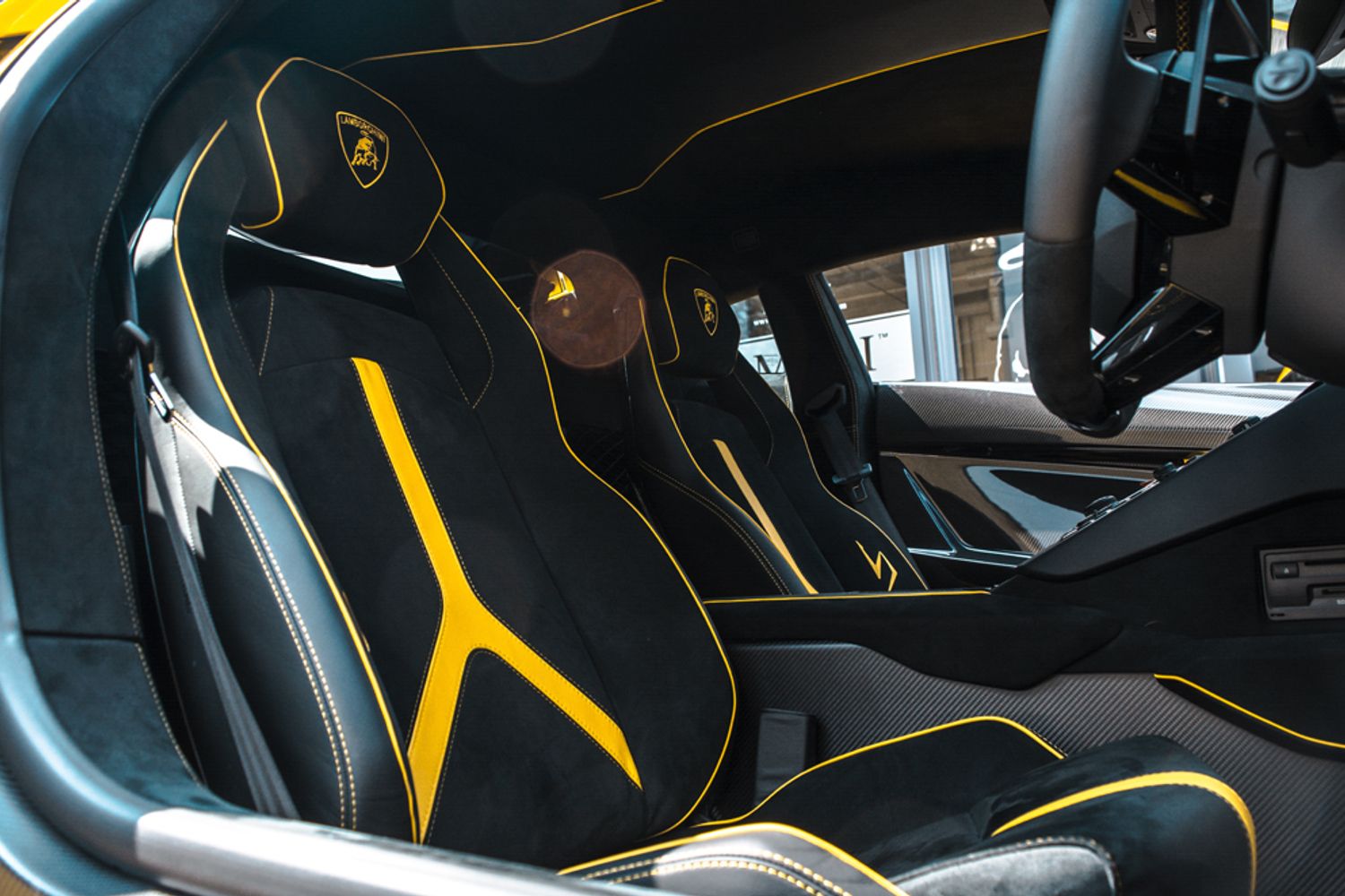 LAMBORGHINI AVENTADOR COUPE 6.5 LP 750-4 SUPERVELOCE 2DR SEMI AUTOMATIC