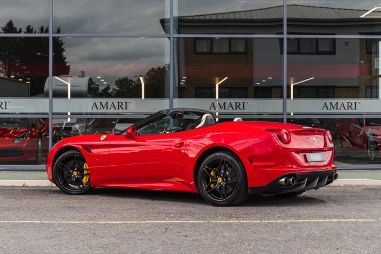 FERRARI CALIFORNIA CONVERTIBLE 3.9 DD 2DR SEMI AUTOMATIC