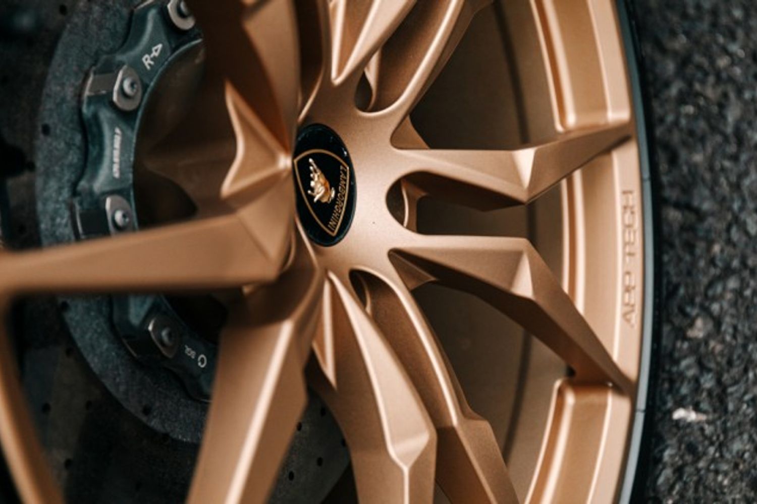 LAMBORGHINI AVENTADOR COUPE 6.5 V12 2DR SEMI AUTOMATIC