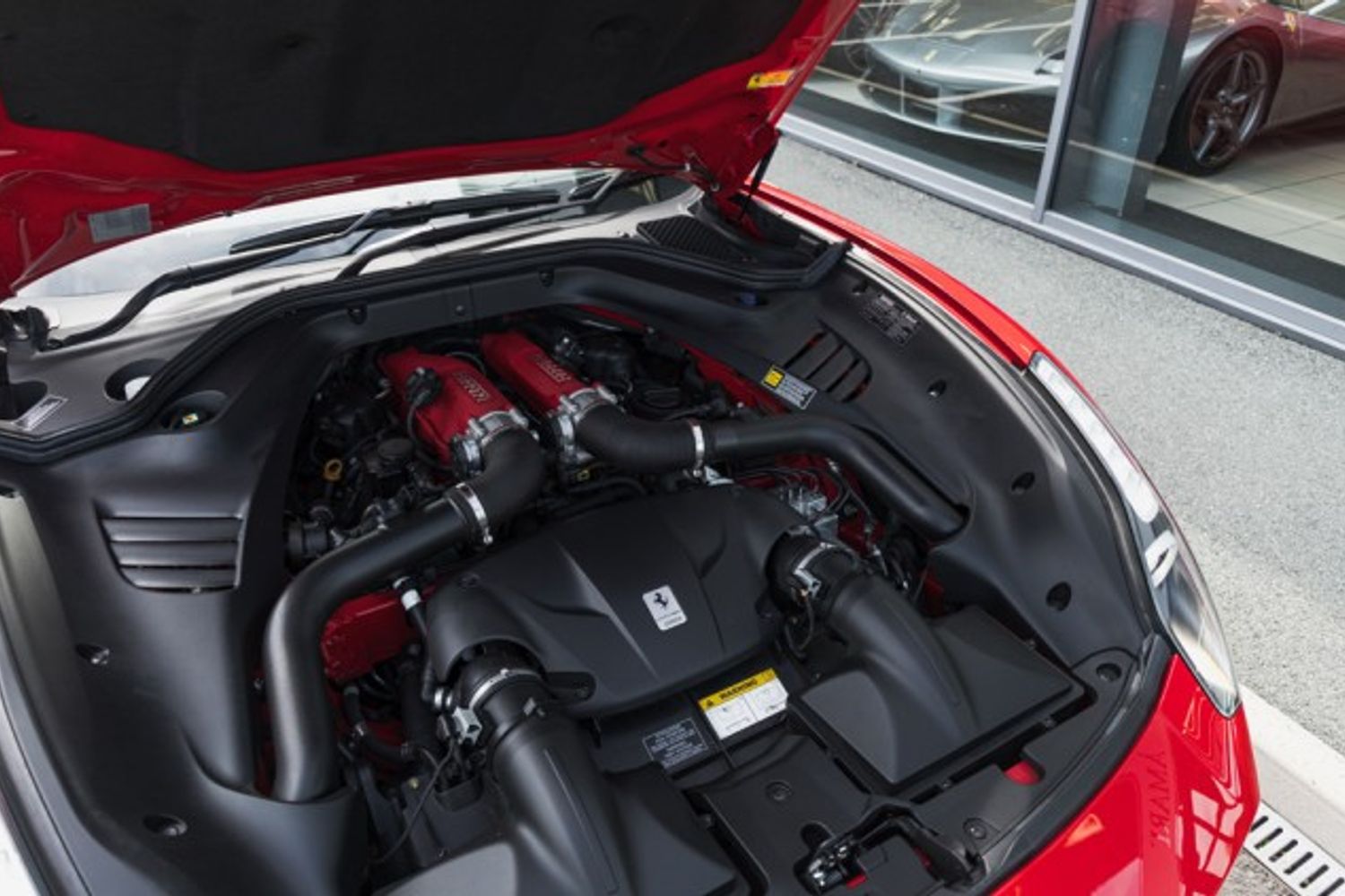 FERRARI CALIFORNIA CONVERTIBLE 3.9 DD 2DR SEMI AUTOMATIC