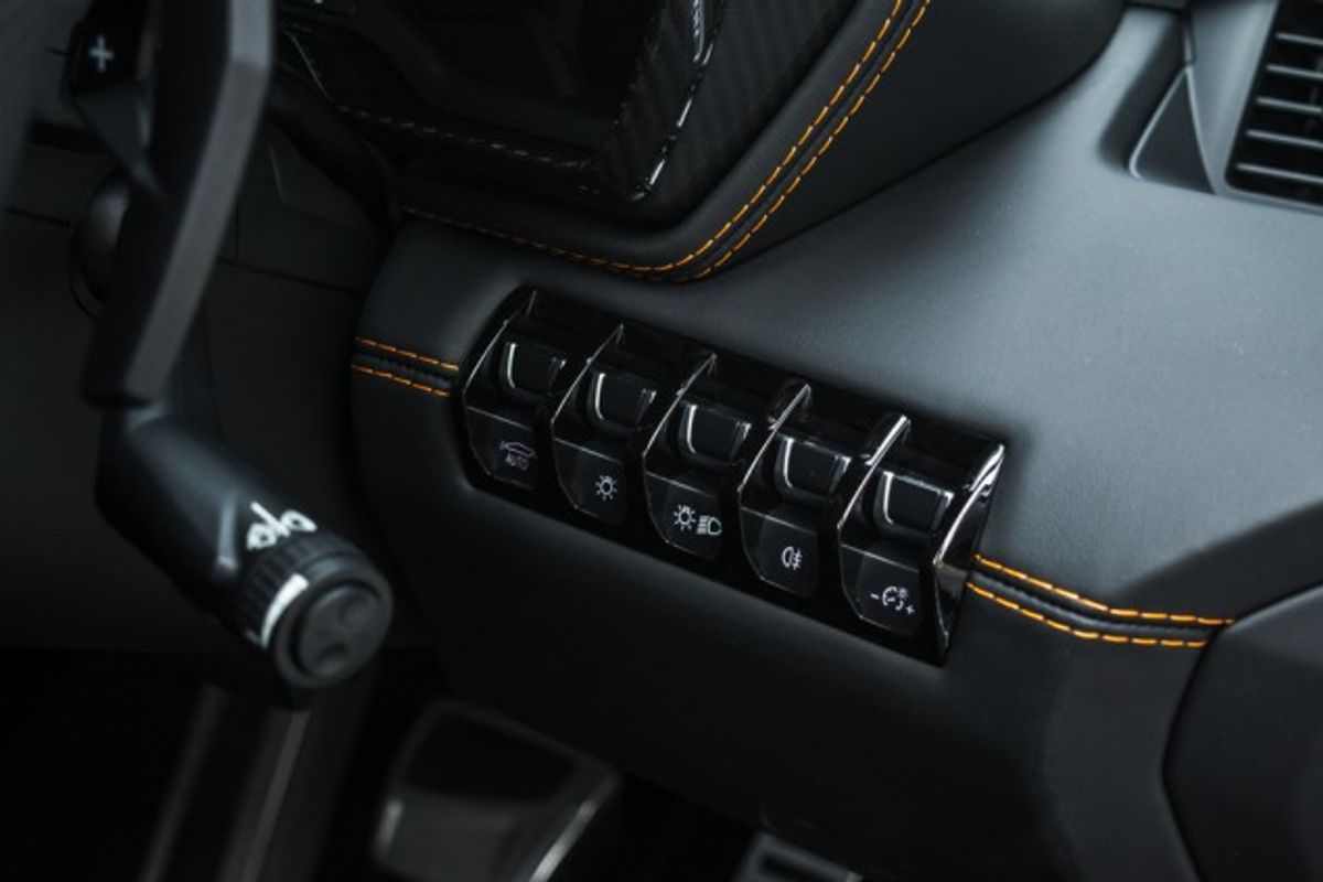 LAMBORGHINI AVENTADOR COUPE 6.5 LP 740-4 S 2DR SEMI AUTOMATIC