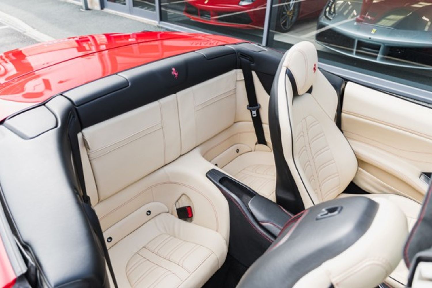 FERRARI CALIFORNIA CONVERTIBLE 3.9 DD 2DR SEMI AUTOMATIC