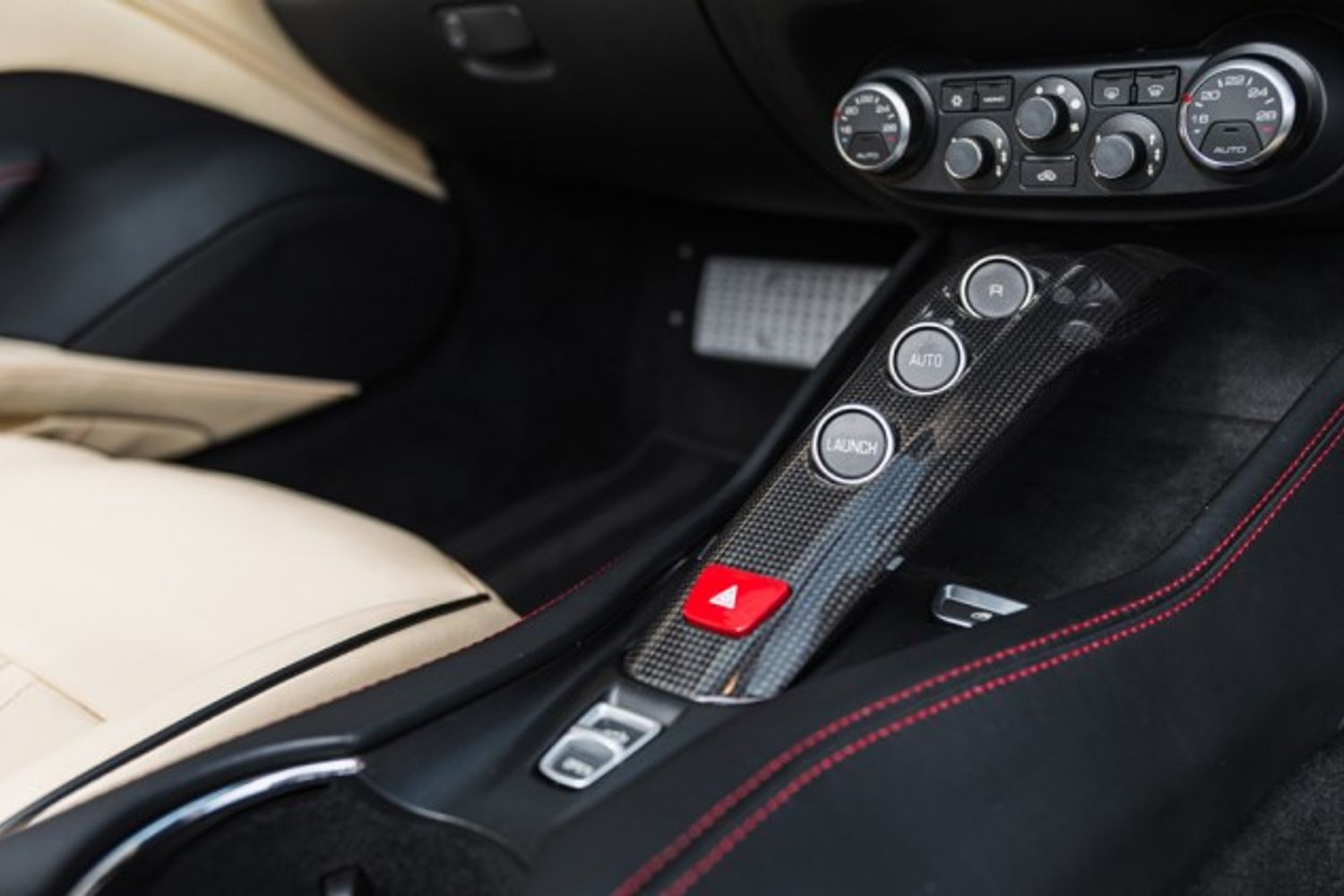 FERRARI CALIFORNIA CONVERTIBLE 3.9 DD 2DR SEMI AUTOMATIC