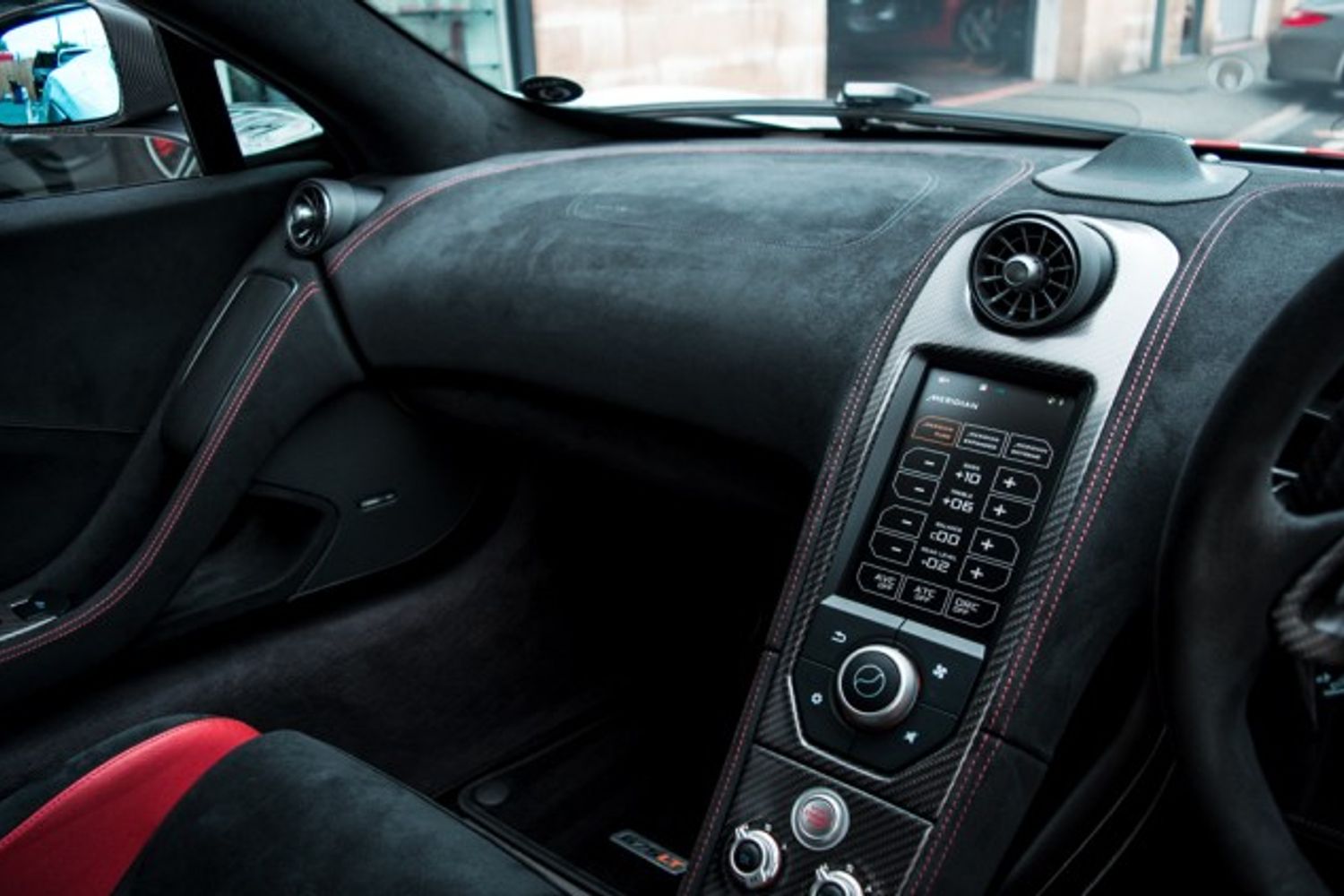 MCLAREN 675LT COUPE 3.8 V8 SSG 2DR SEMI AUTOMATIC