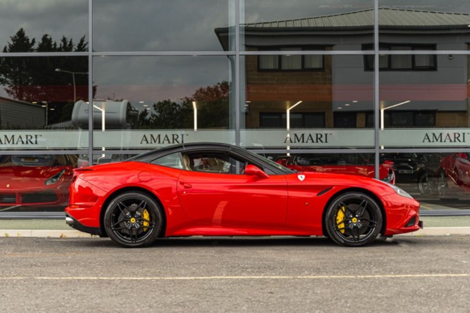 FERRARI CALIFORNIA CONVERTIBLE 3.9 DD 2DR SEMI AUTOMATIC