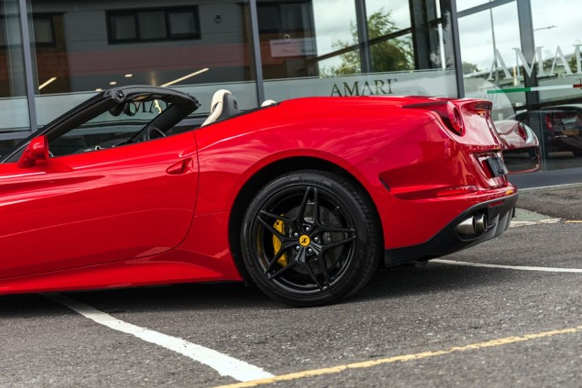 FERRARI CALIFORNIA CONVERTIBLE 3.9 DD 2DR SEMI AUTOMATIC