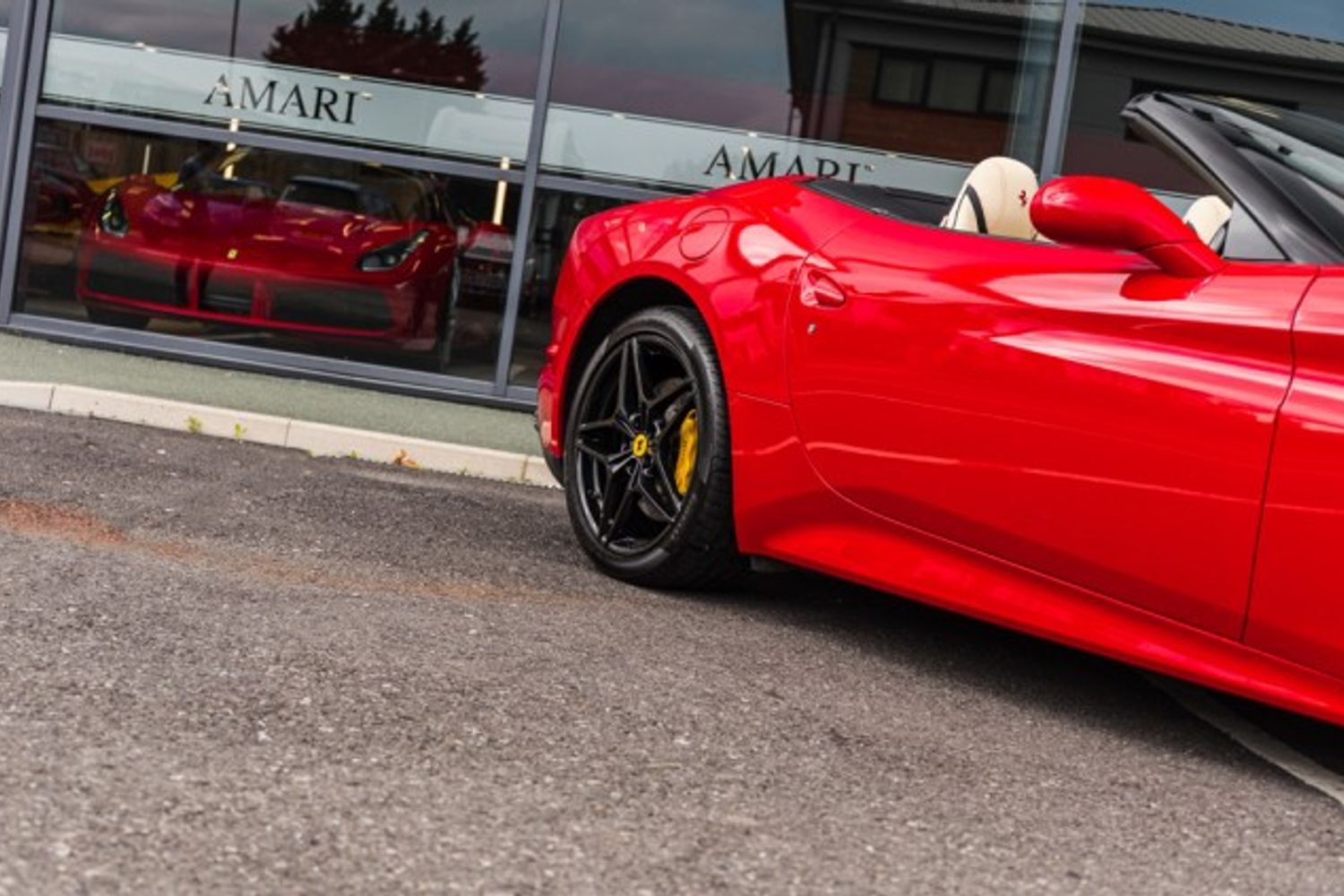 FERRARI CALIFORNIA CONVERTIBLE 3.9 DD 2DR SEMI AUTOMATIC