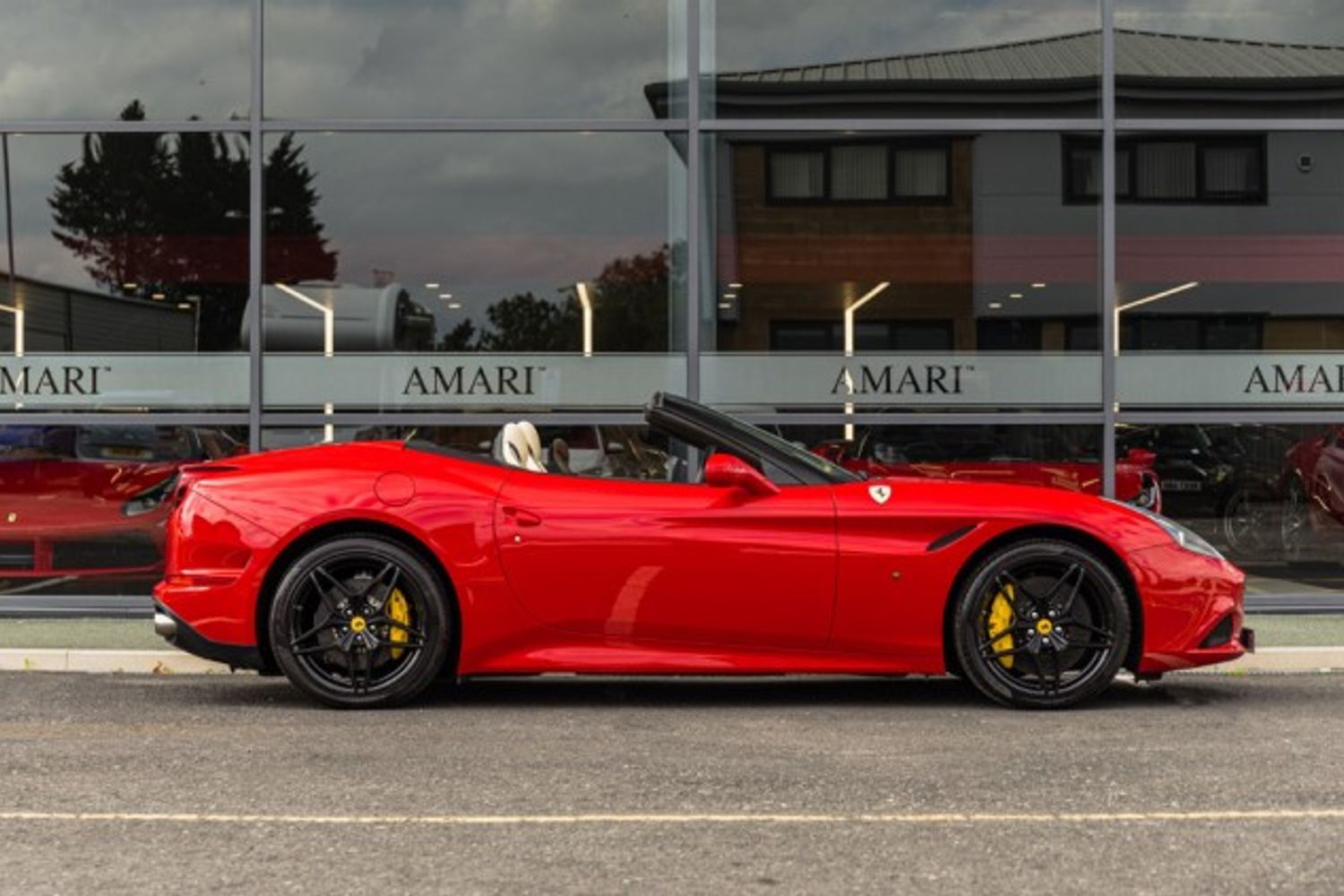 FERRARI CALIFORNIA CONVERTIBLE 3.9 DD 2DR SEMI AUTOMATIC