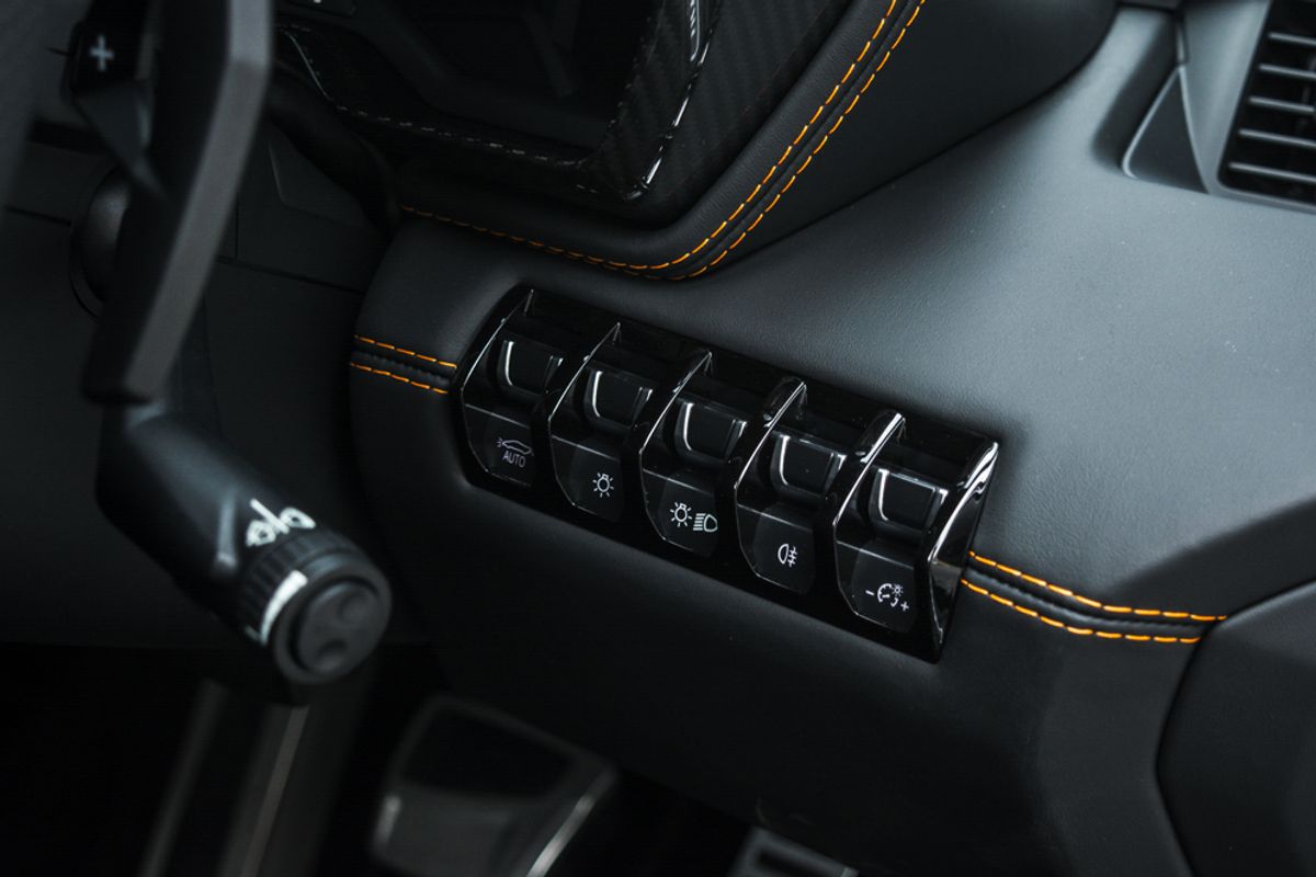 LAMBORGHINI AVENTADOR COUPE 6.5 LP 740-4 S 2DR SEMI AUTOMATIC