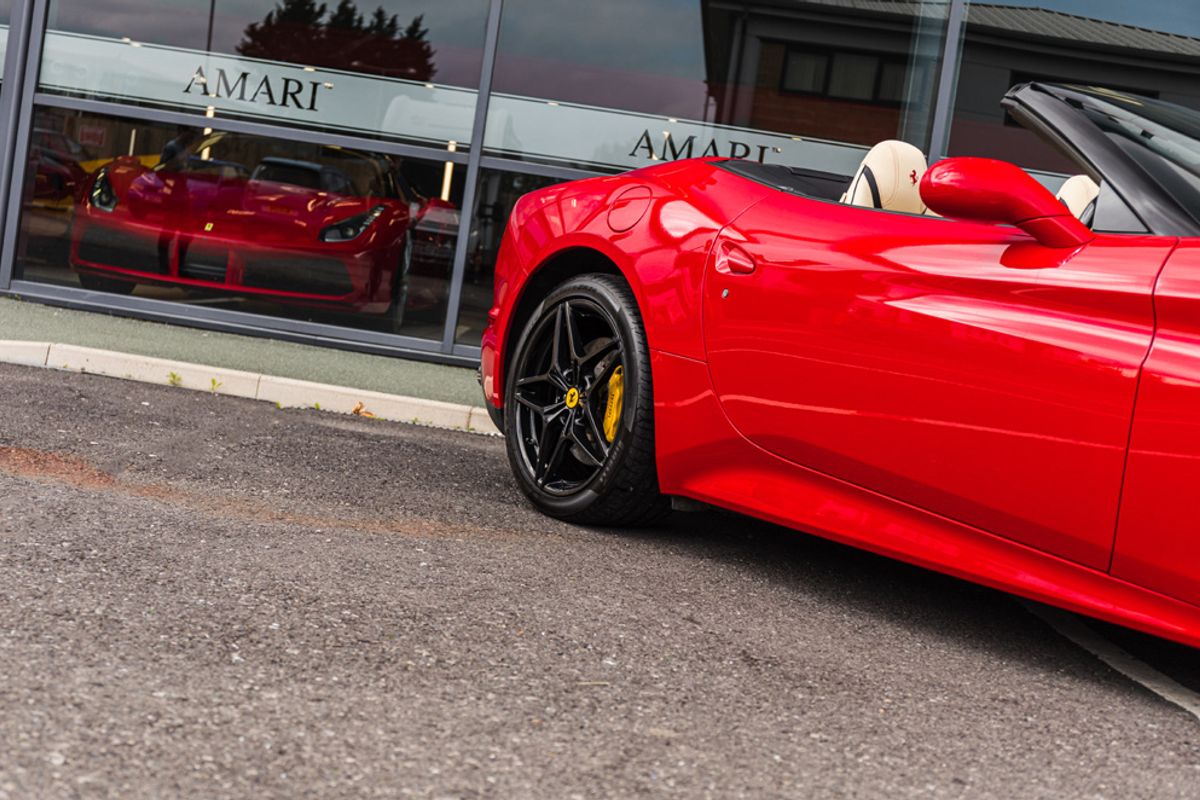 FERRARI CALIFORNIA CONVERTIBLE 3.9 DD 2DR SEMI AUTOMATIC