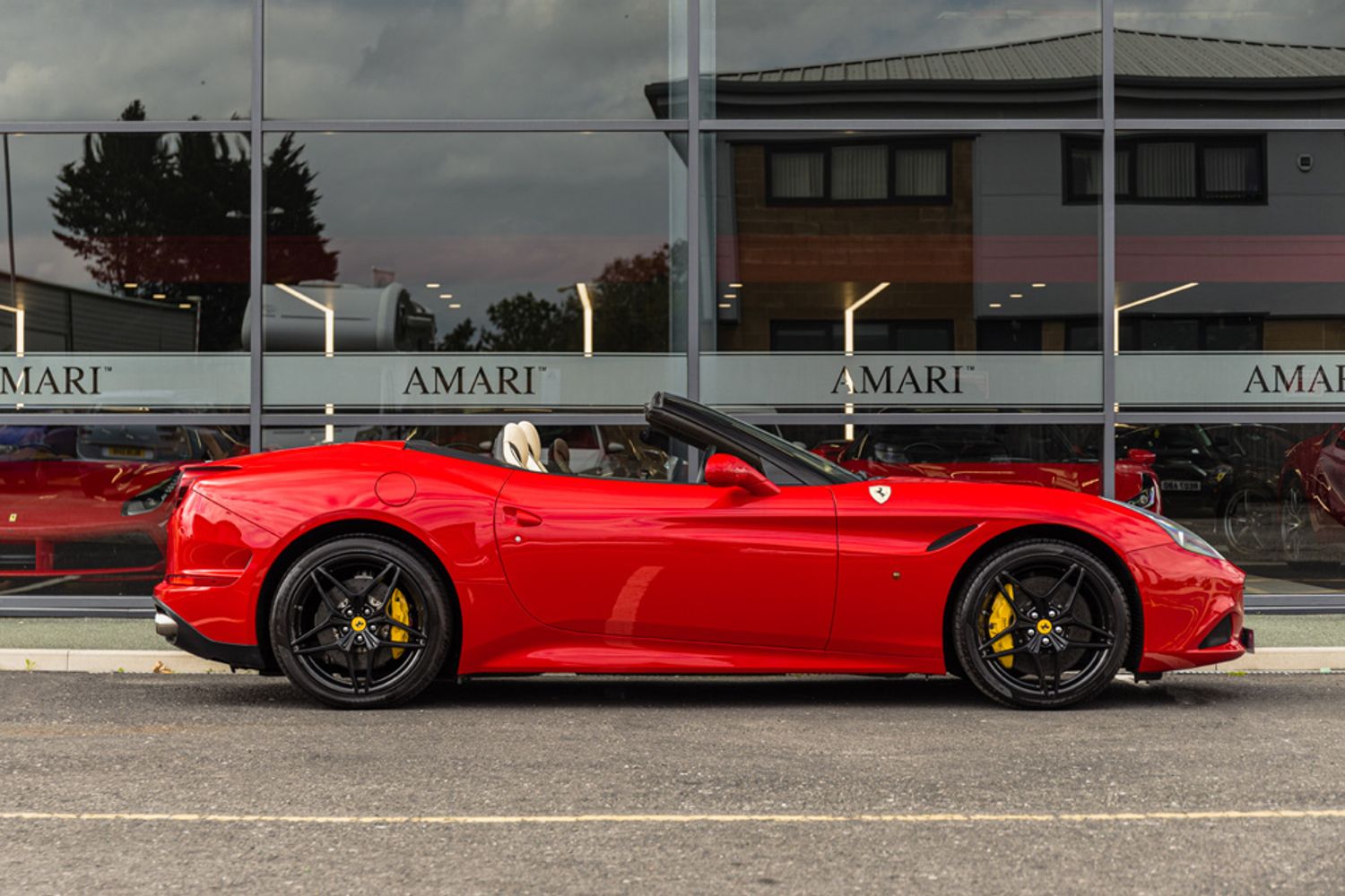 FERRARI CALIFORNIA CONVERTIBLE 3.9 DD 2DR SEMI AUTOMATIC