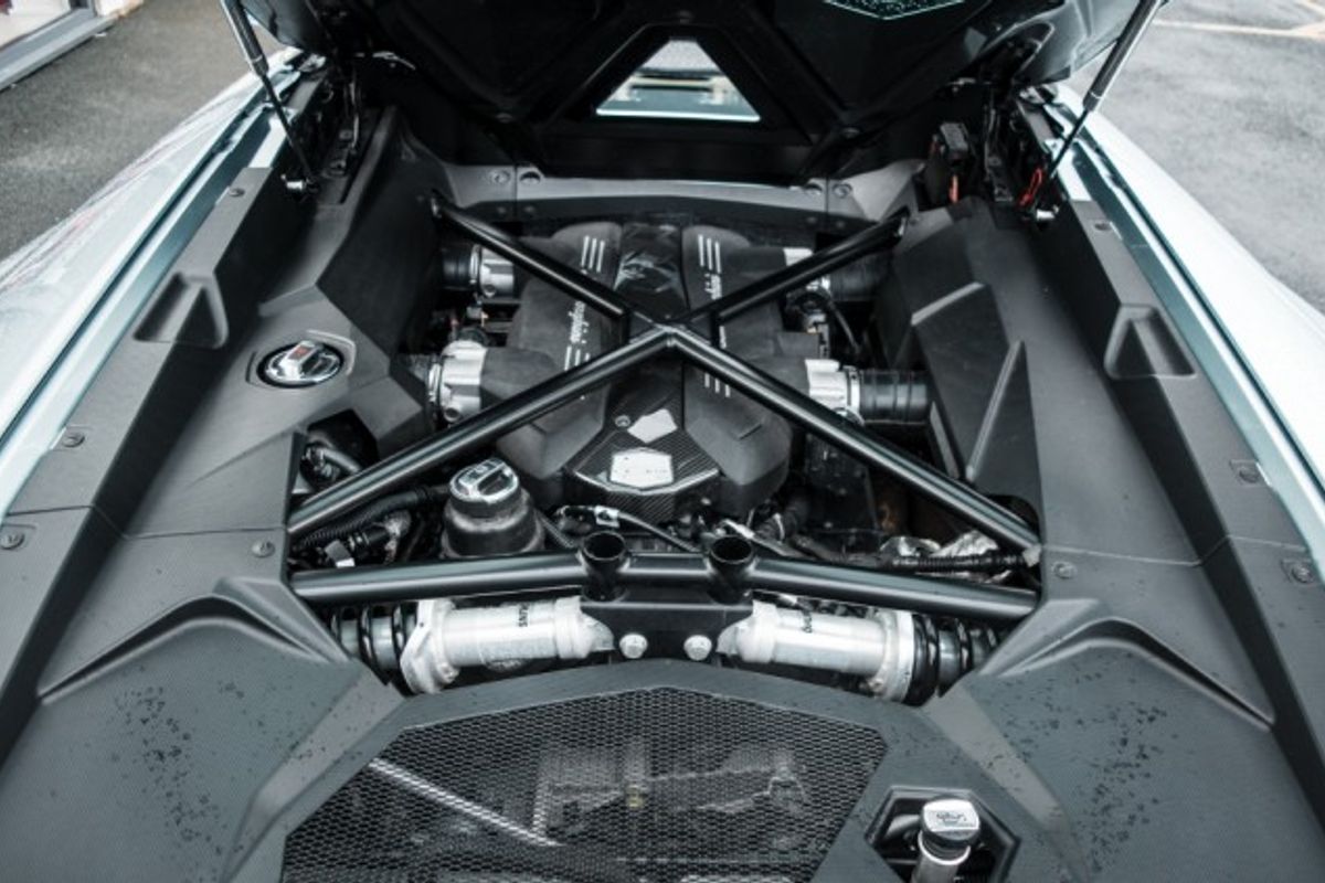 LAMBORGHINI AVENTADOR ROADSTER 6.5 V12 2DR SEMI AUTOMATIC