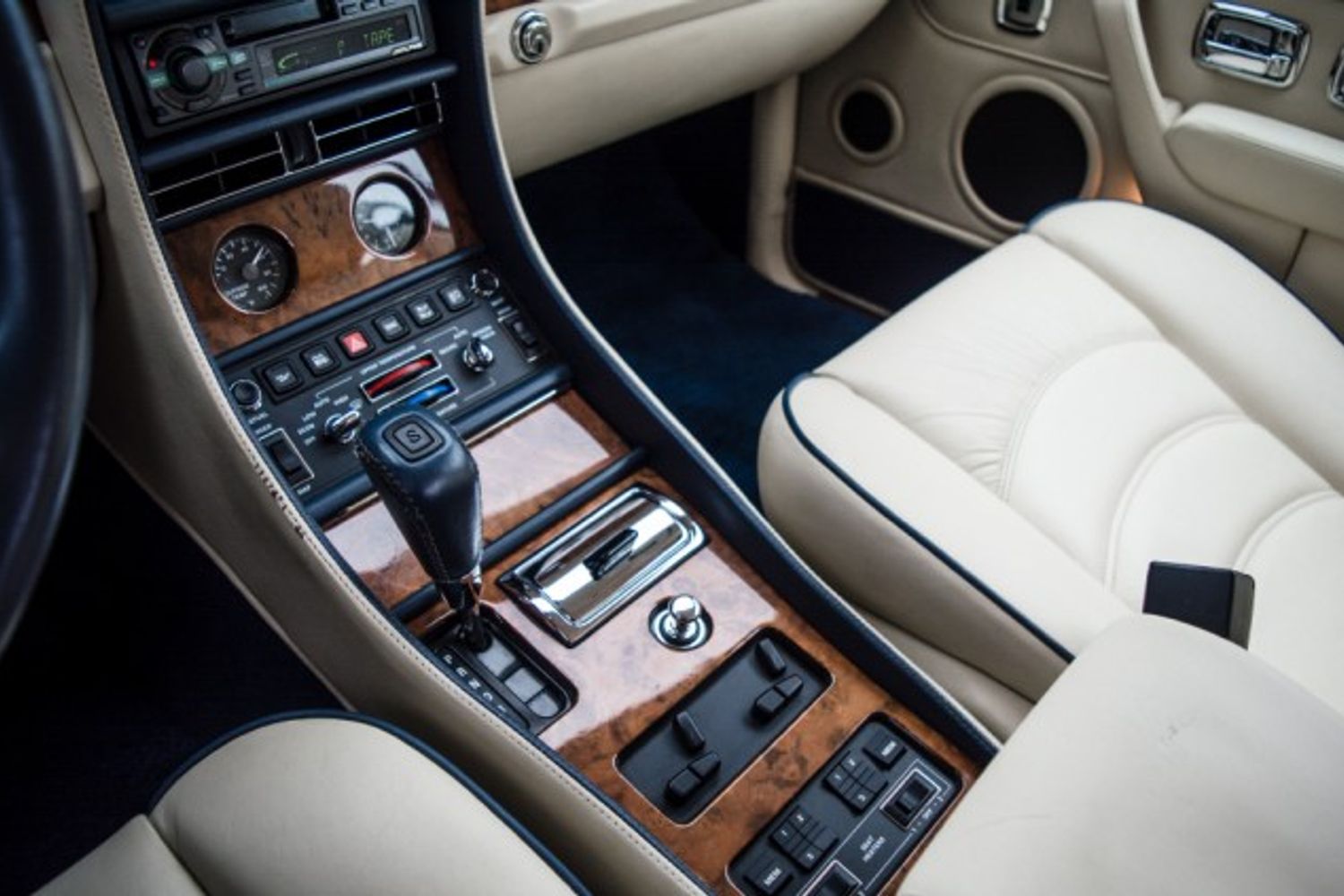 BENTLEY AZURE CONVERTIBLE 6.8 AUTO 2DR AUTOMATIC