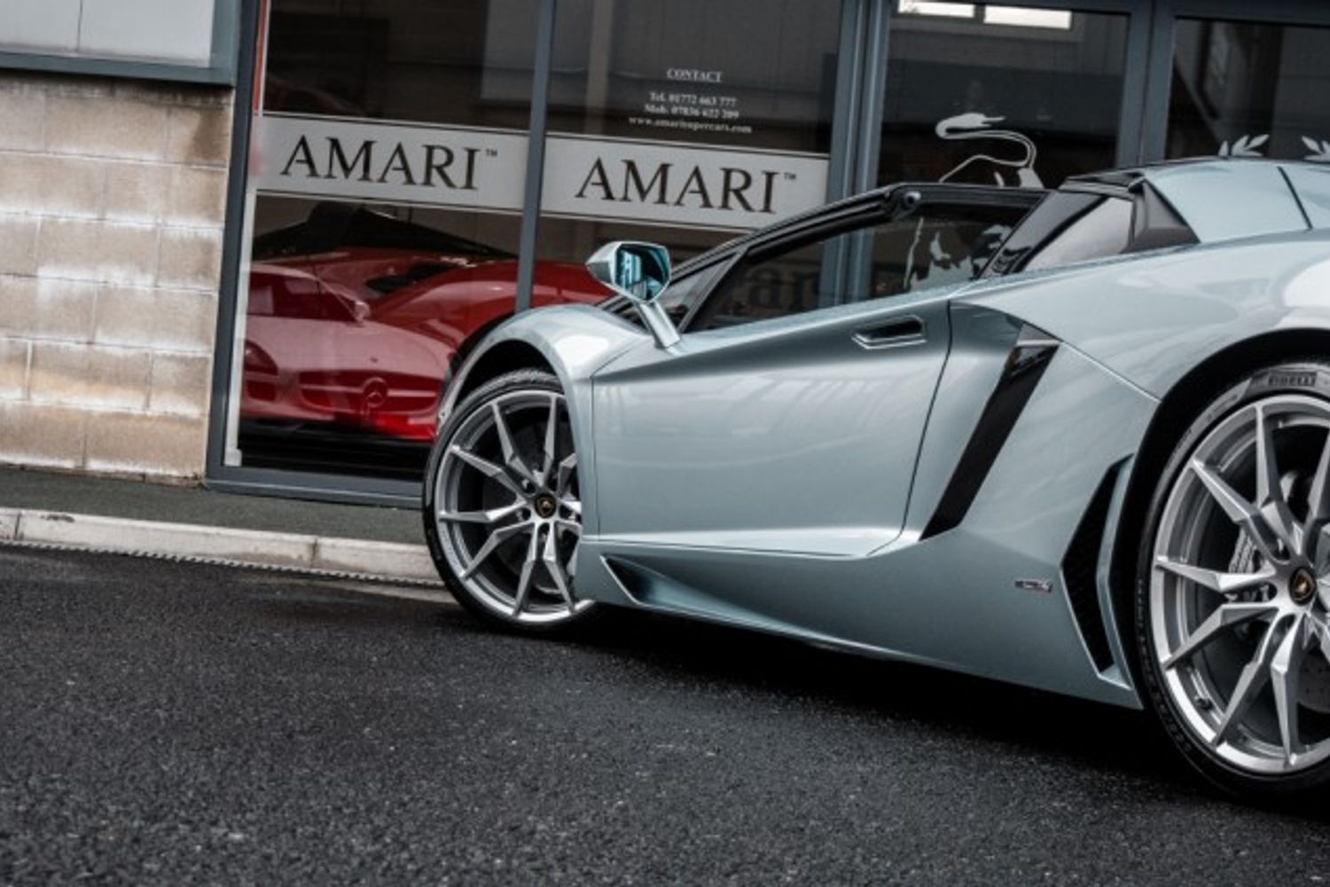 LAMBORGHINI AVENTADOR ROADSTER 6.5 V12 2DR SEMI AUTOMATIC