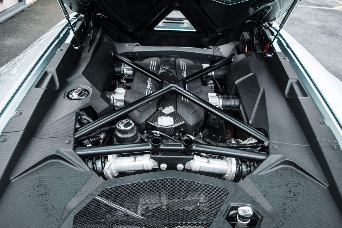 LAMBORGHINI AVENTADOR ROADSTER 6.5 V12 2DR SEMI AUTOMATIC