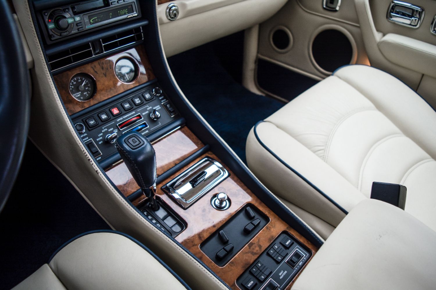 BENTLEY AZURE CONVERTIBLE 6.8 AUTO 2DR AUTOMATIC