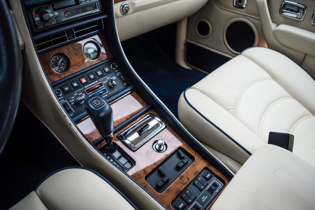 BENTLEY AZURE CONVERTIBLE 6.8 AUTO 2DR AUTOMATIC