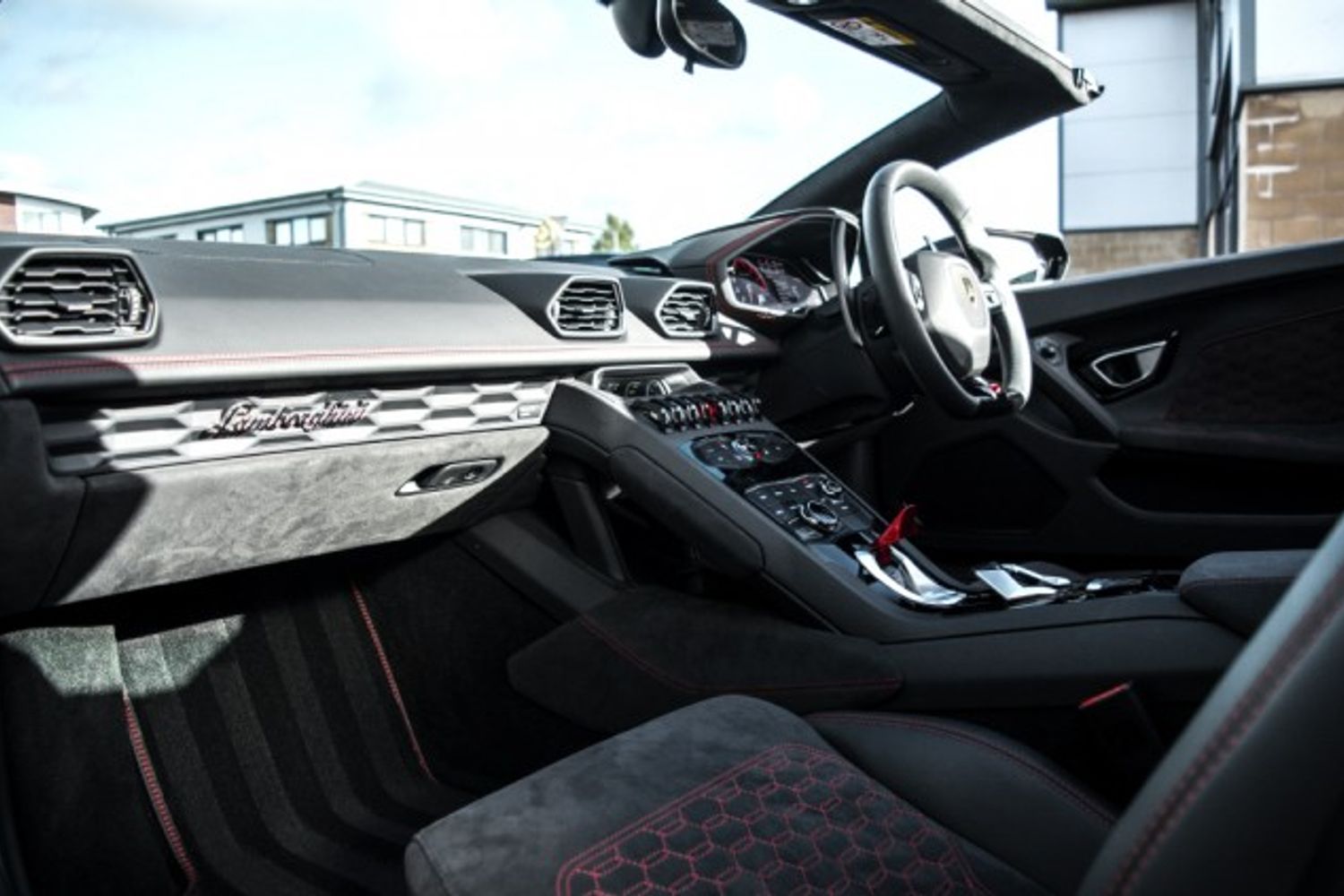 LAMBORGHINI HURACAN CONVERTIBLE 5.2 LP 610-4 SPYDER 2DR SEMI AUTOMATIC
