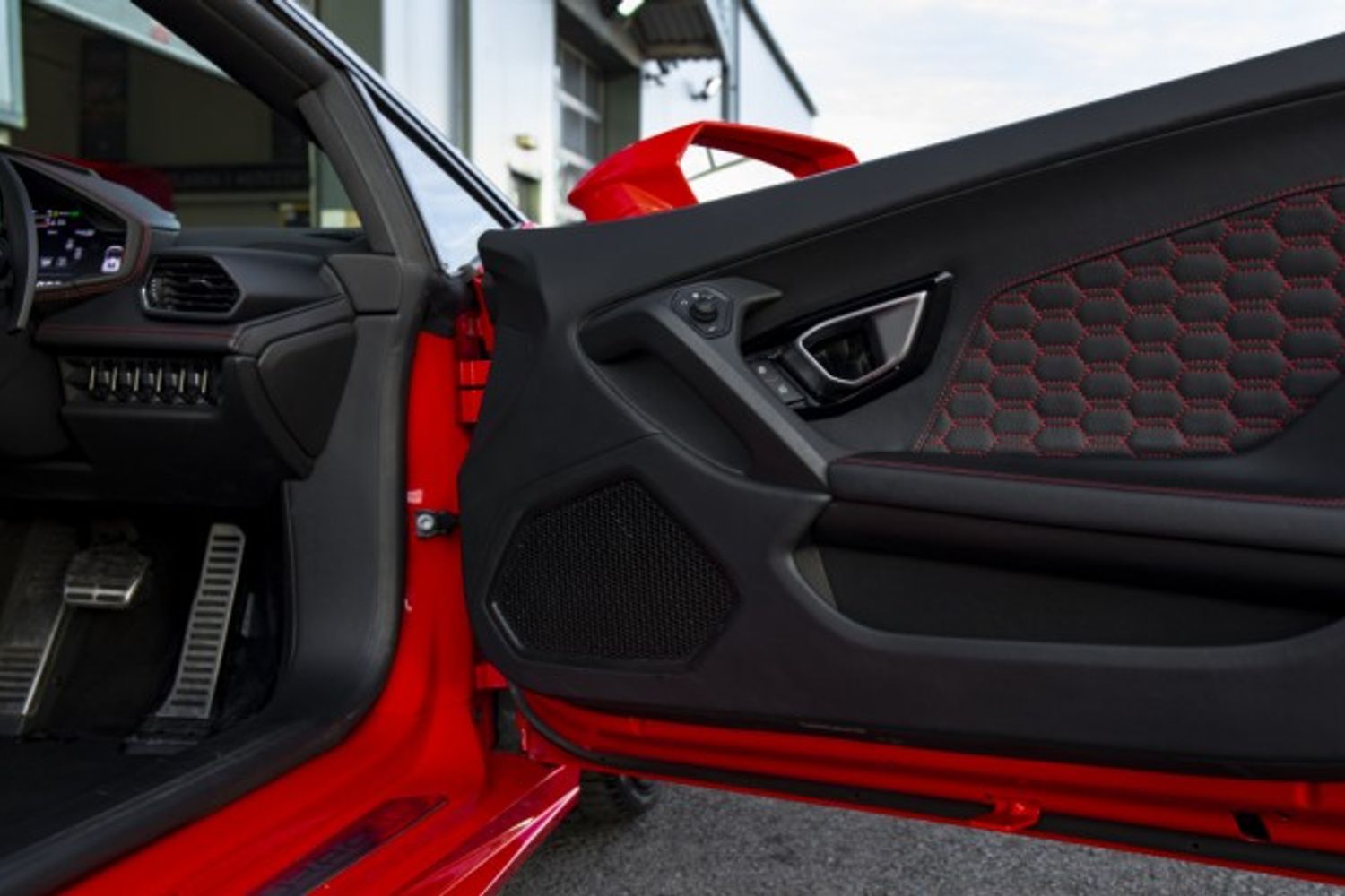 LAMBORGHINI HURACAN CONVERTIBLE 5.2 LP 610-4 SPYDER 2DR SEMI AUTOMATIC