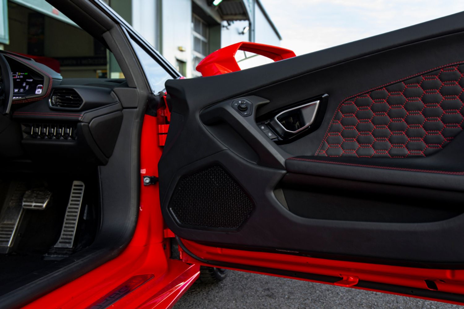 LAMBORGHINI HURACAN CONVERTIBLE 5.2 LP 610-4 SPYDER 2DR SEMI AUTOMATIC