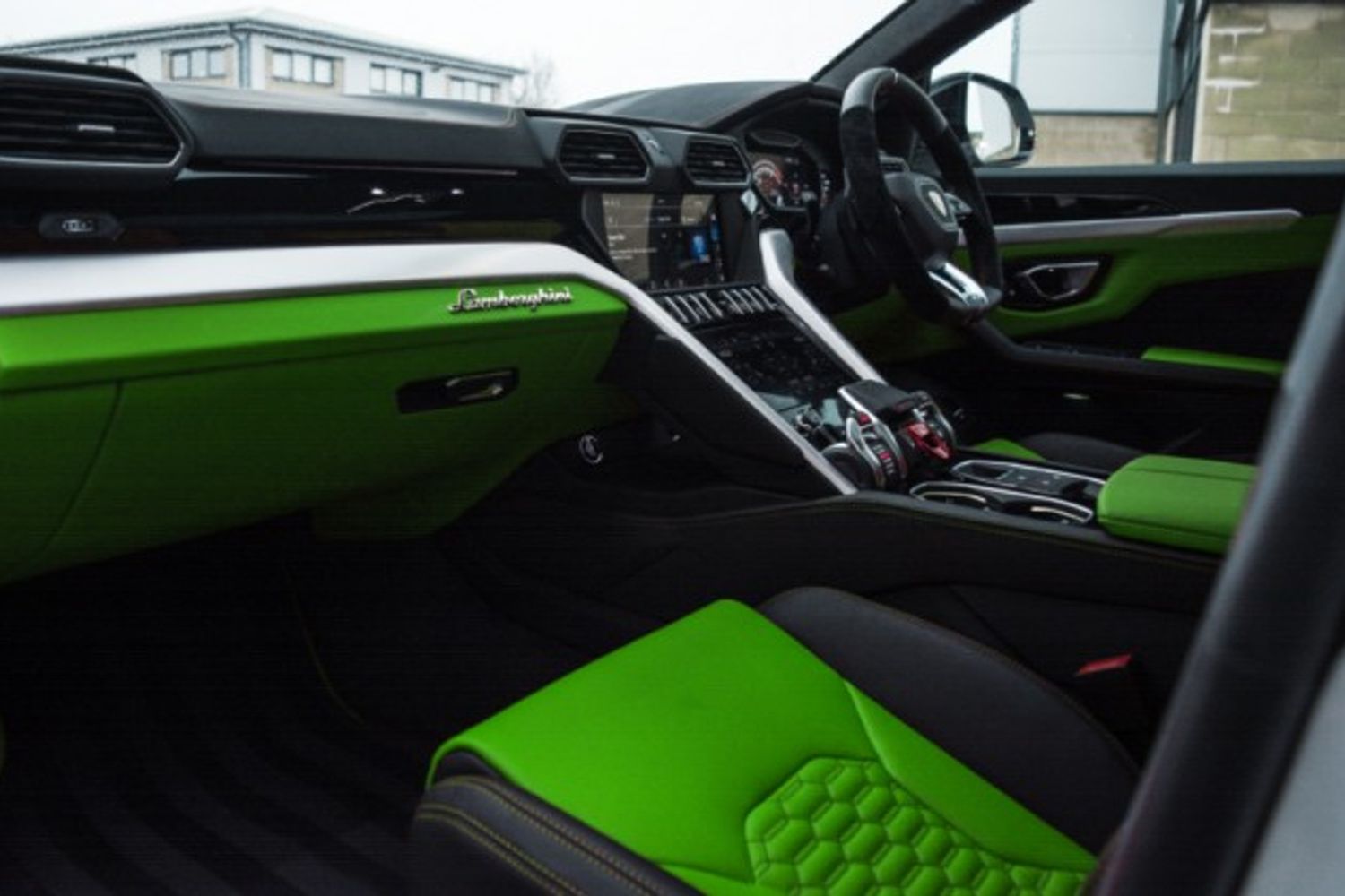 LAMBORGHINI URUS ESTATE 4.0 V8 5DR AUTOMATIC
