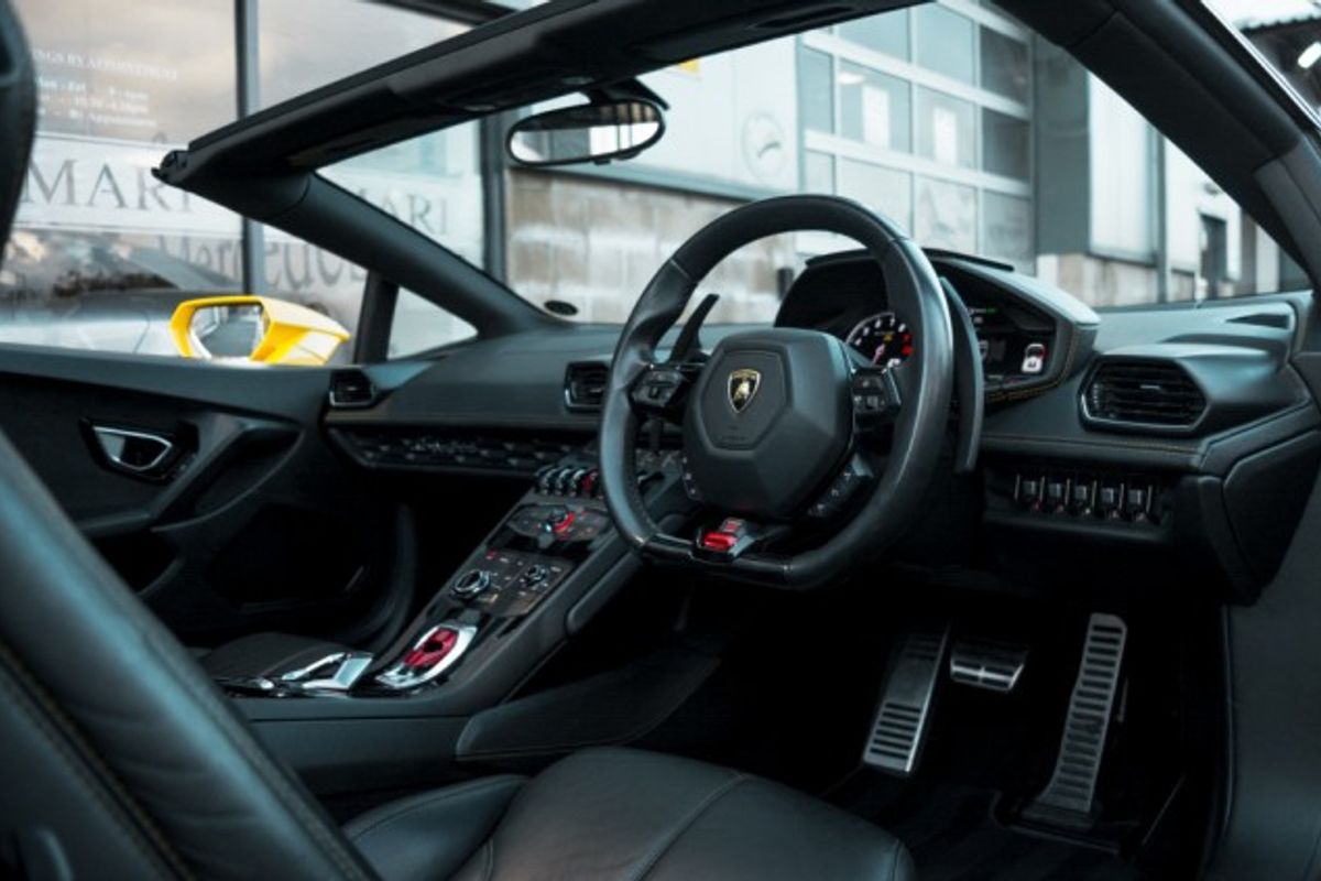 LAMBORGHINI HURACAN CONVERTIBLE 5.2 LP 610-4 SPYDER 2DR SEMI AUTOMATIC