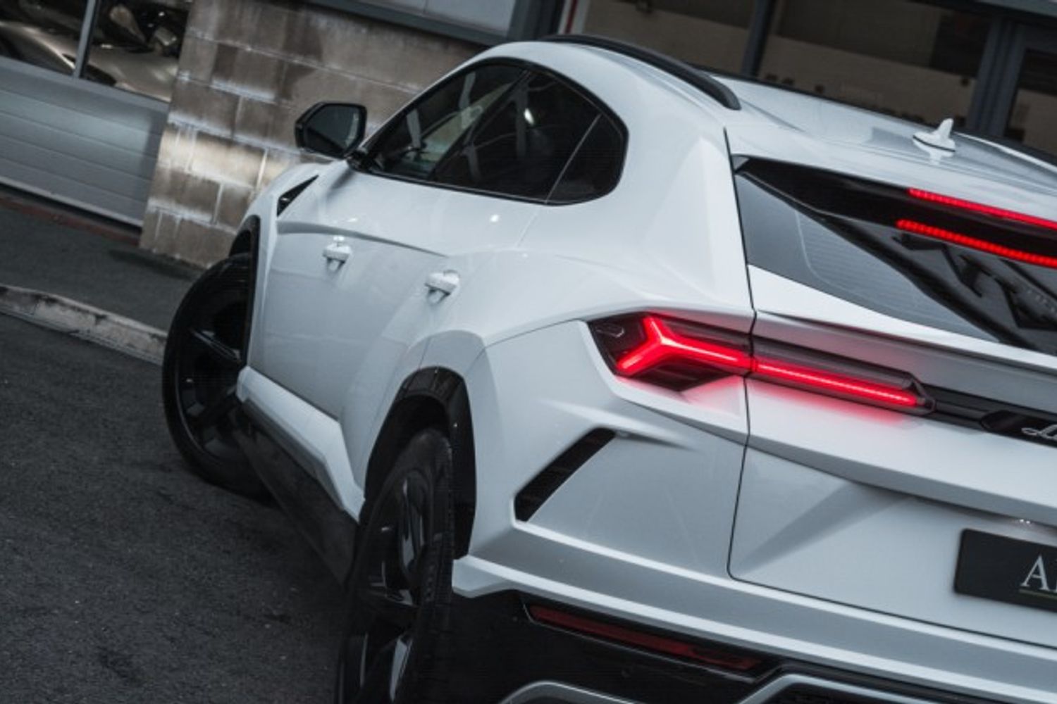 LAMBORGHINI URUS ESTATE 4.0 V8 5DR AUTOMATIC